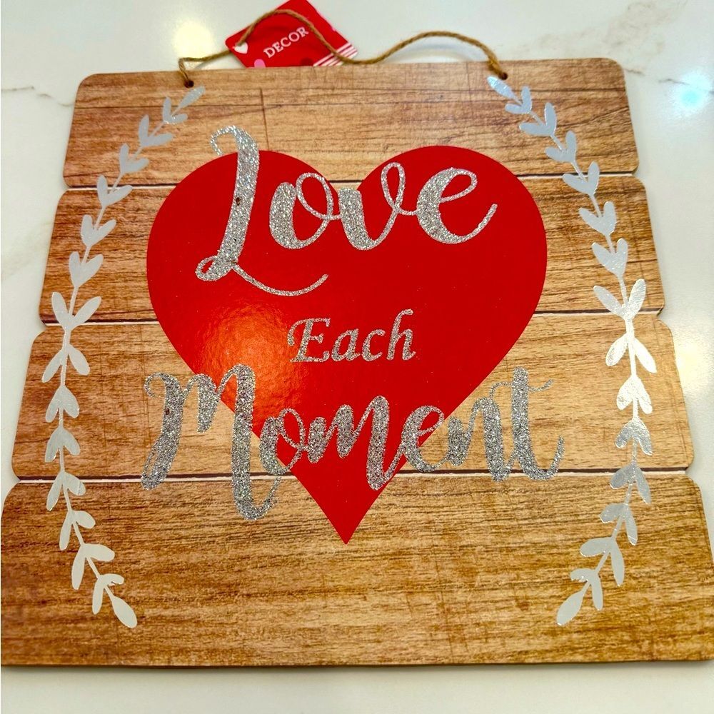 Love Each Moment Hanging Wall Plaques Home Decoration